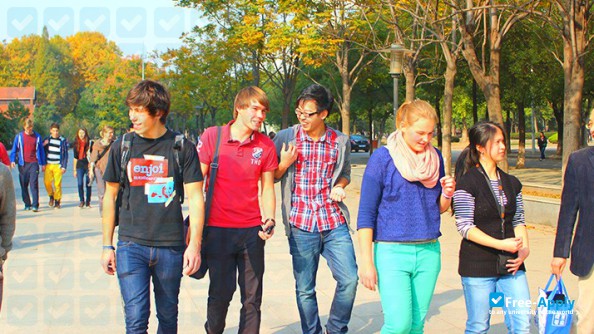 Foto de la Hubei University of Technology #7