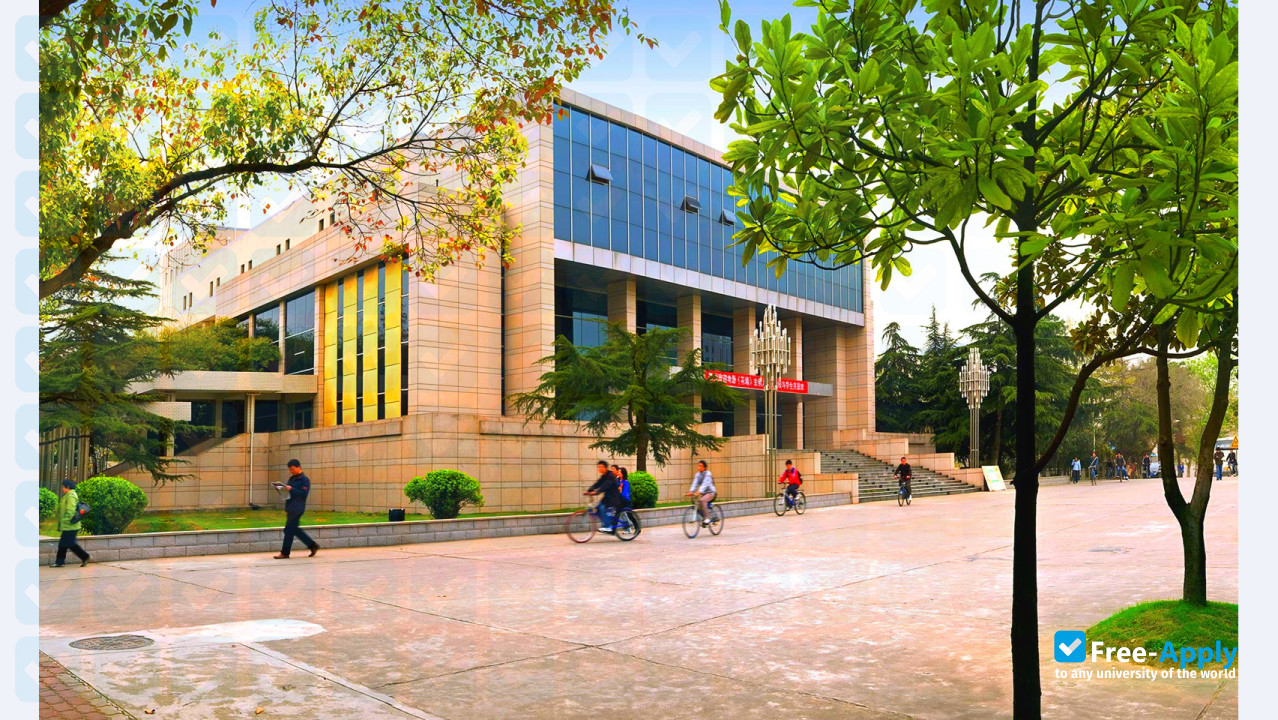 Foto de la South Central University for Nationalities #2