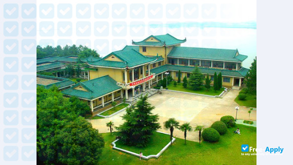 Foto de la South Central University for Nationalities #5