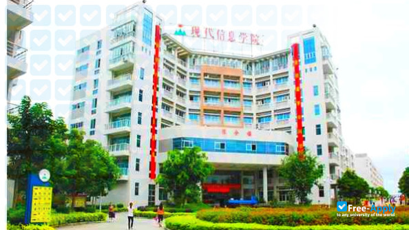 Foto de la Guangzhou Modern Information Engineering College #3