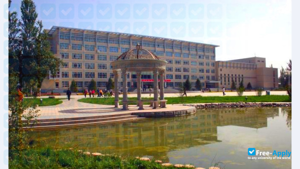 Foto de la Yili Normal University #9