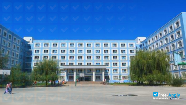 Foto de la Yili Normal University #3