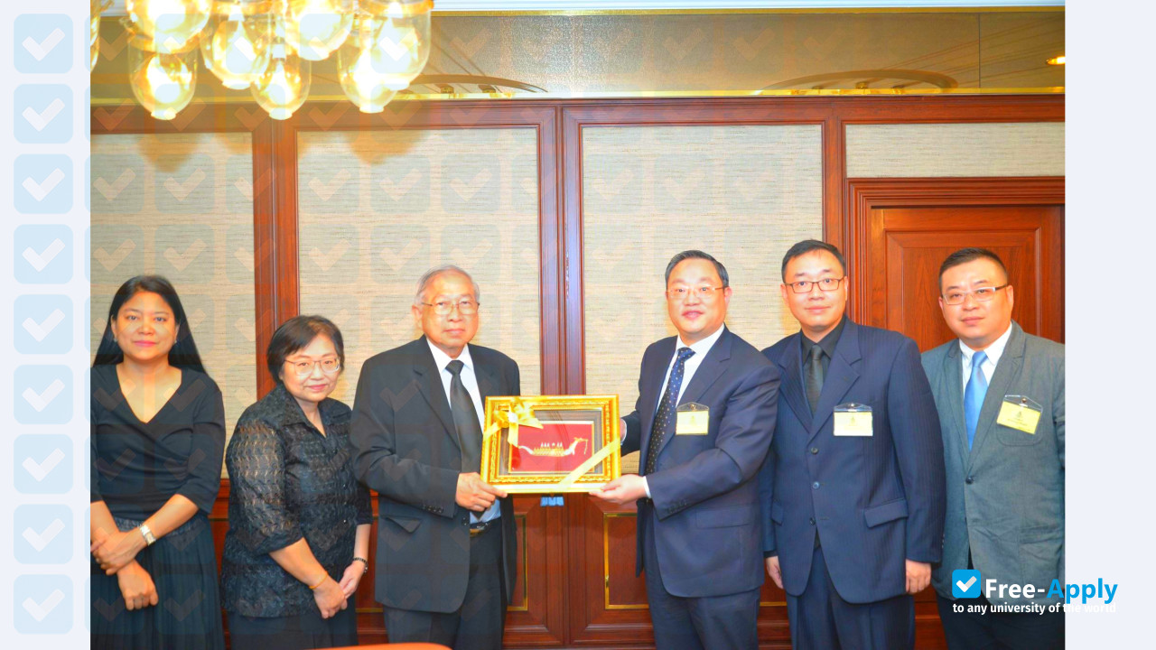 Shanghai Open University photo #2