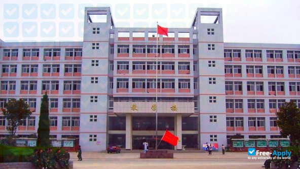 Foto de la Fuyang Vocational and Technical College (East Gate）   #2