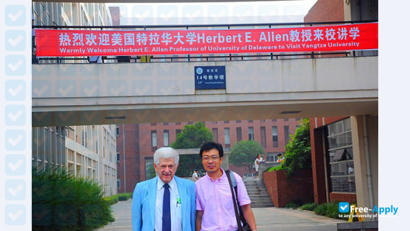 Foto de la Yangtze University #7
