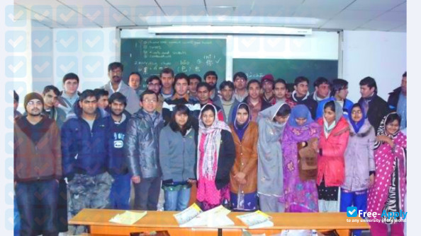 Foto de la Yangtze University #9
