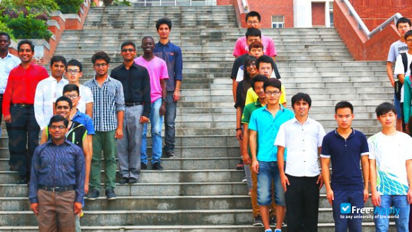 Foto de la Yangtze University #2