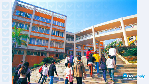 Foto de la Nanhua College of Industry and Commerce #3