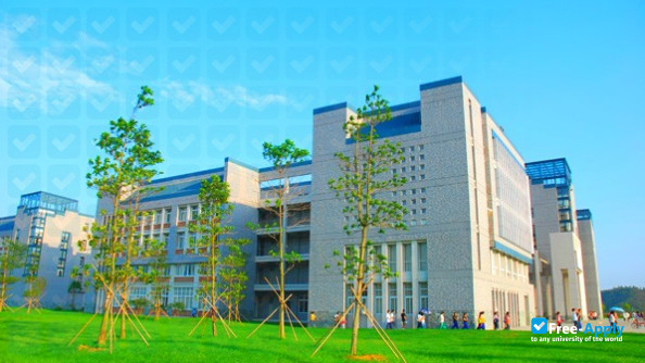 Foto de la Nanhua College of Industry and Commerce #4