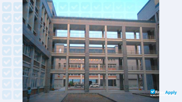 Foto de la Nanhua College of Industry and Commerce #2