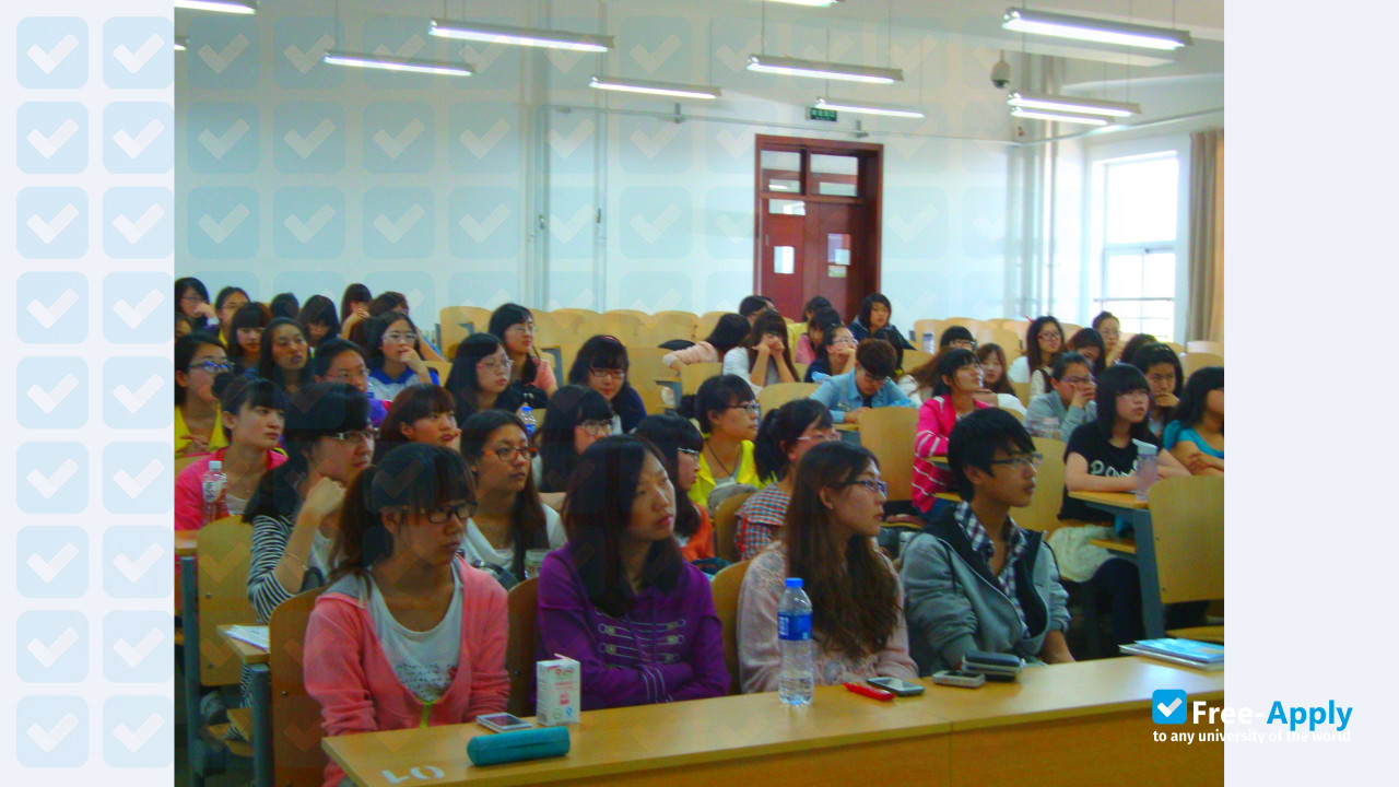 Foto de la Dalian Nationalities University #12