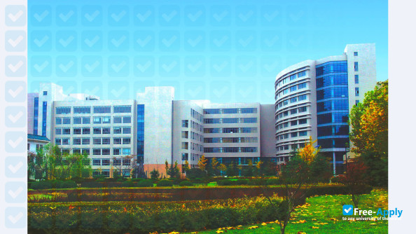 Foto de la Dalian Nationalities University #2