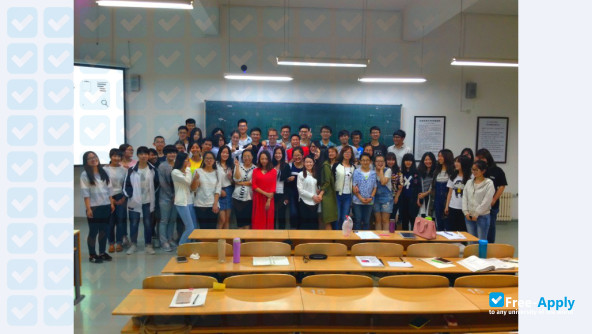 Foto de la Dalian Nationalities University #9
