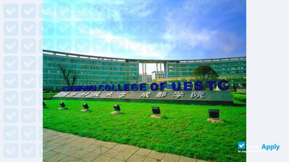 Foto de la Chengdu College University of Electronic Science and Technology of China #4