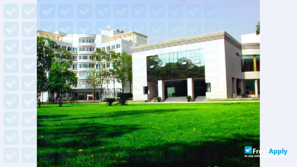 Foto de la Chengdu College University of Electronic Science and Technology of China #5