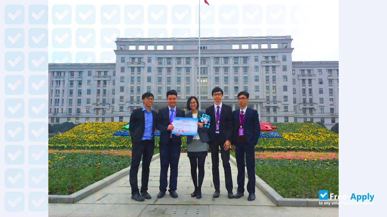 Foto de la Chengdu College University of Electronic Science and Technology of China #2