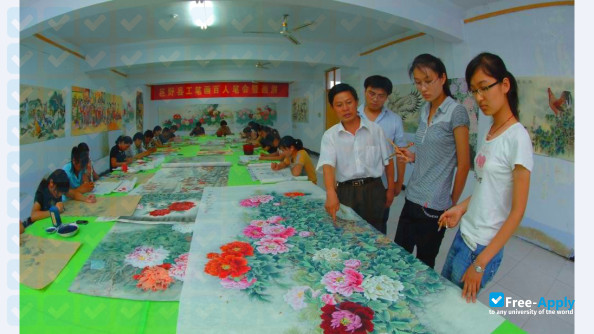 Foto de la Heze University #4