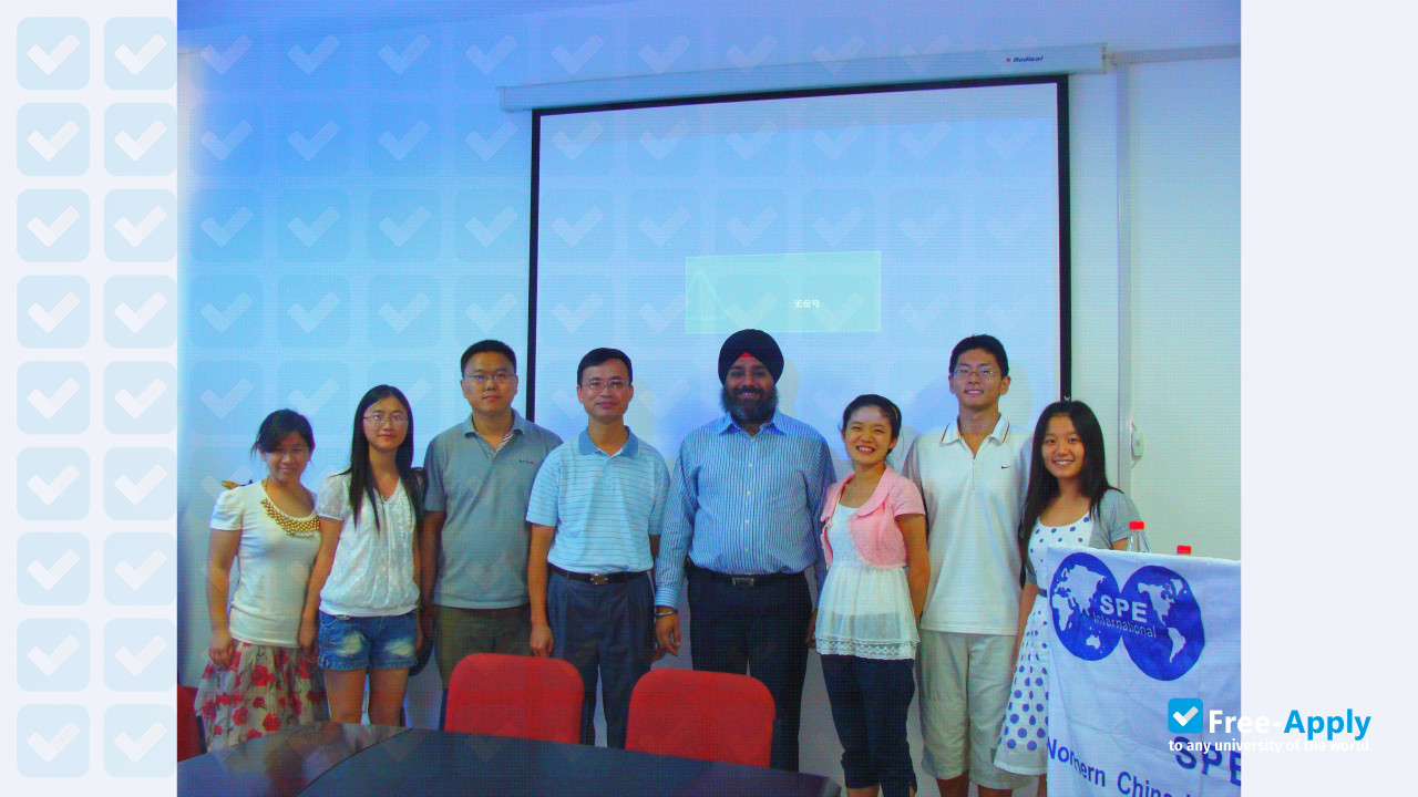 Foto de la China University of Petroleum Beijing #7