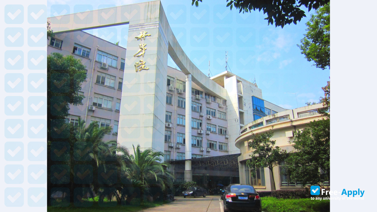 Foto de la Central South University of Forestry & Technology