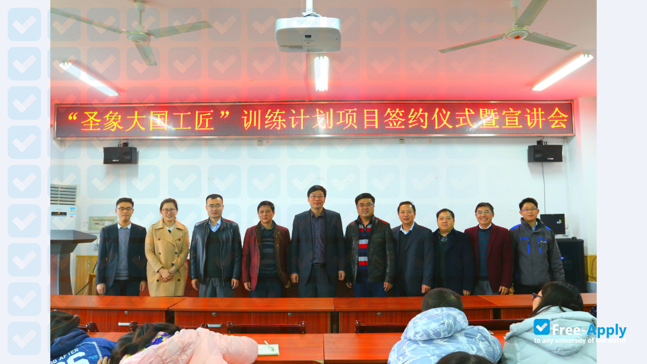 Foto de la Central South University of Forestry & Technology #3