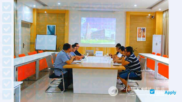 Hubei Engineering Institute фотография №7