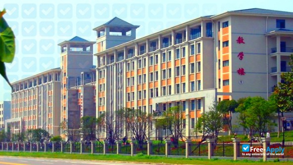Hubei Engineering Institute фотография №5