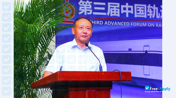 Foto de la Dalian Jiaotong University (Railway Institute) #8