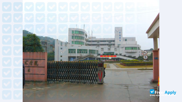 ujian Polytechnic of Information Technology фотография №2