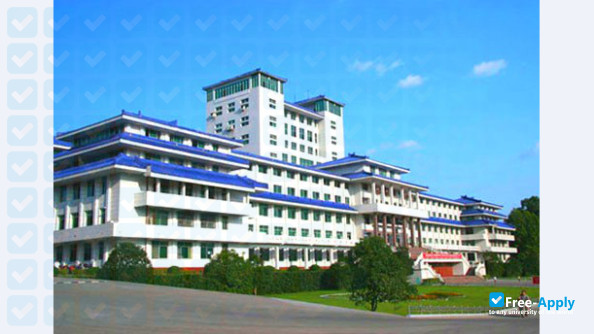 Foto de la Hubei University for Nationalities #8