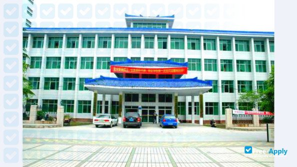 Foto de la Hubei University for Nationalities #9