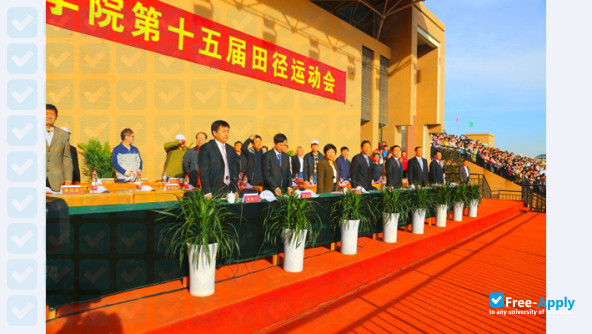 Yuncheng University photo #6