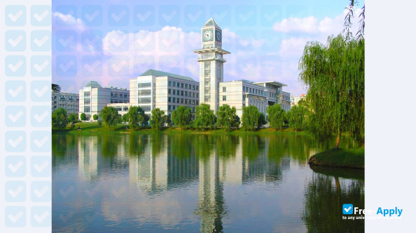 Foto de la Zhongnan University of Economics and Law #6