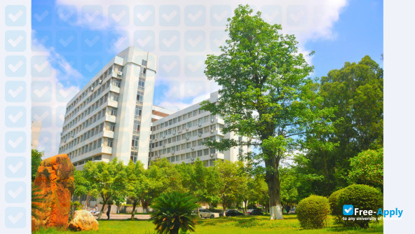Photo de l’Guangdong University of Petrochemical Technology #20