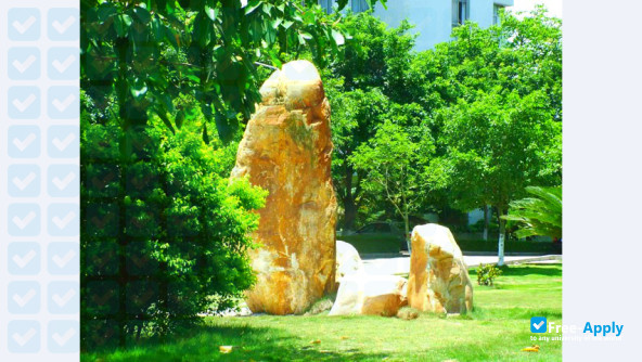 Foto de la Guangdong University of Petrochemical Technology