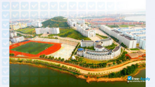 Miniatura de la Wuchang University of Technology #3