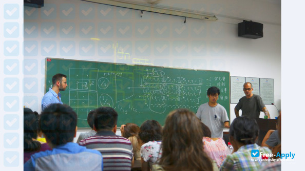 Hubei Institute of Fine Arts photo #3
