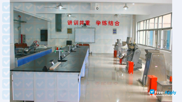 Zhenjiang College фотография №9