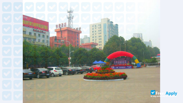 Foto de la Pingdingshan Institute of Education #5