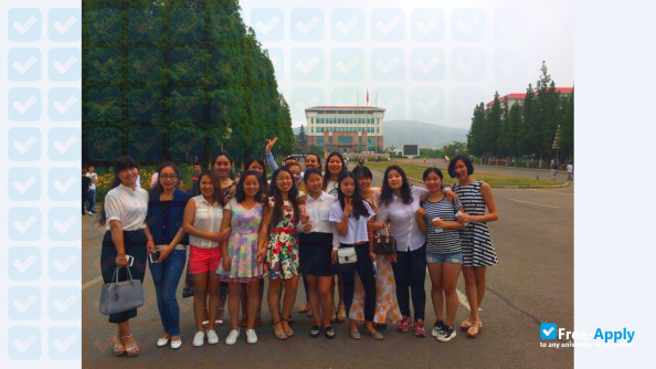 Foto de la Shandong Foreign Languages Vocational College #4
