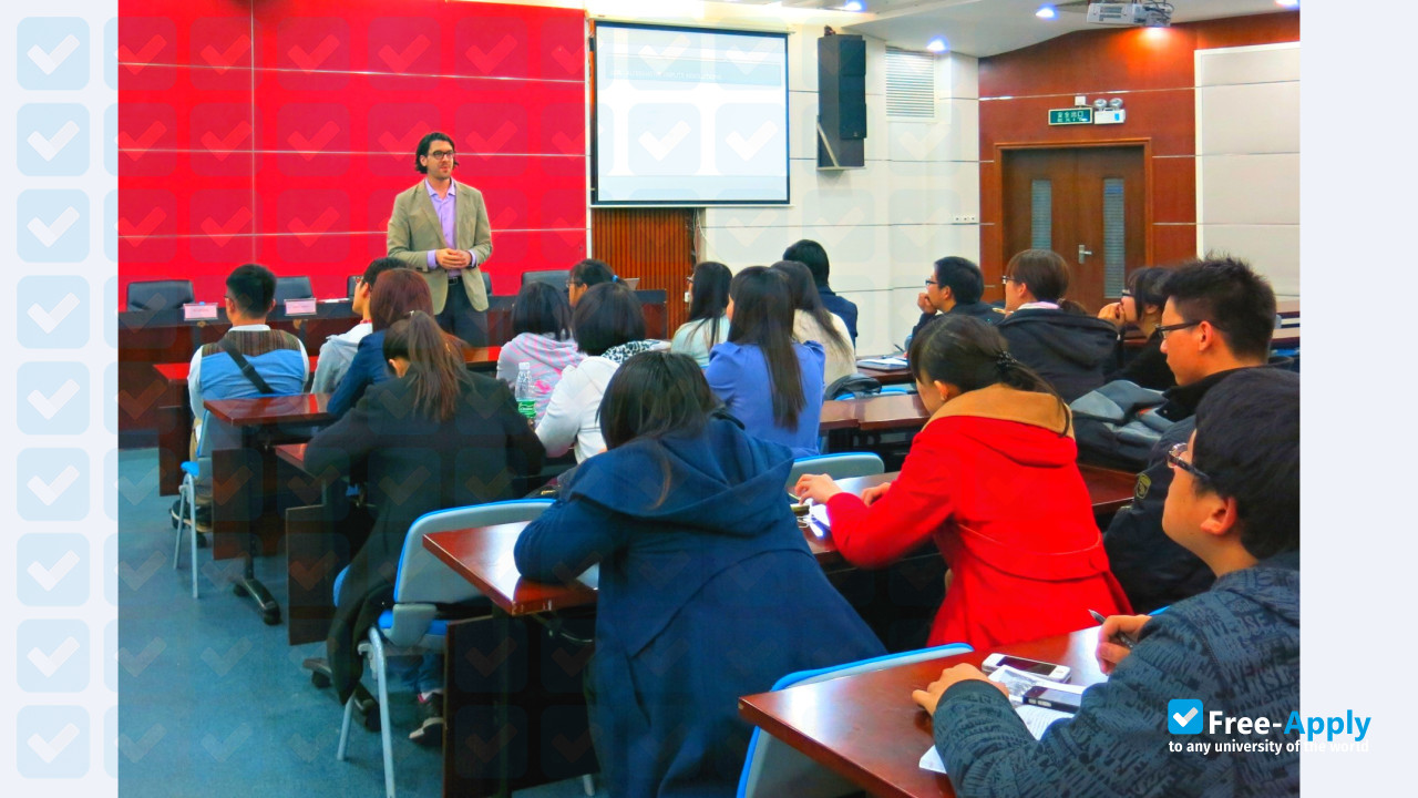 Foto de la Shanghai University of Political Science and Law #5