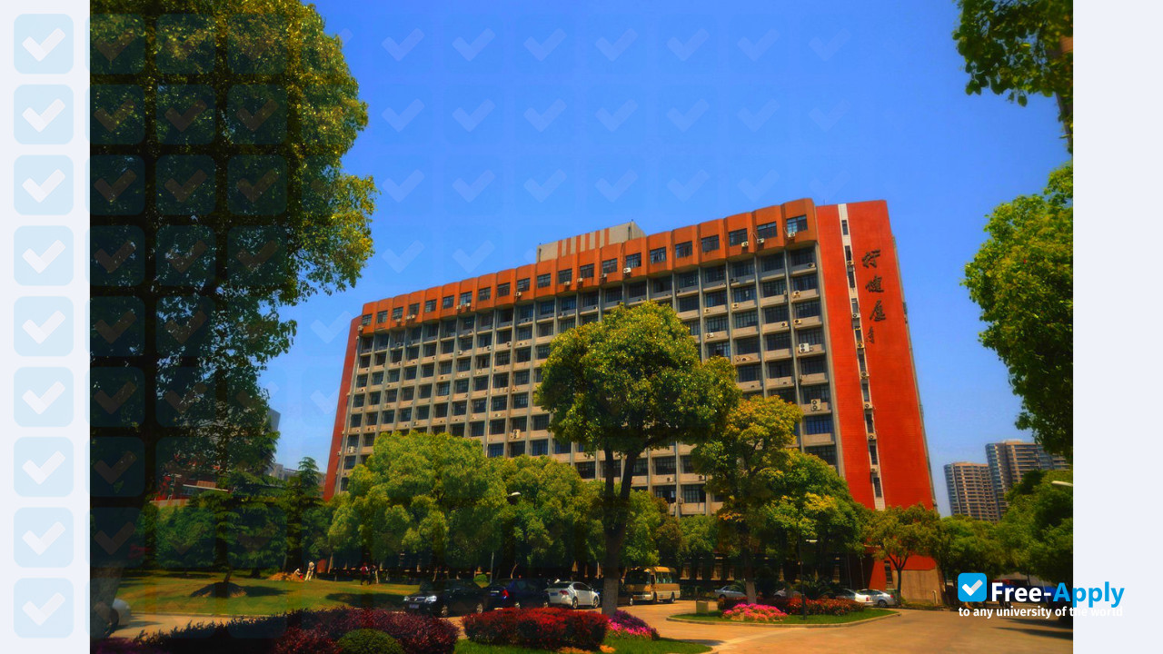 Shanghai Xingjian College photo #3