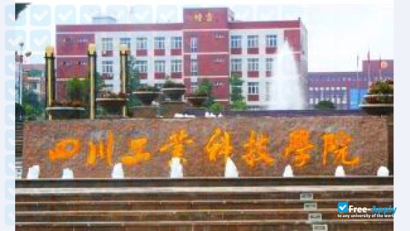 Foto de la Sichuan Institute of Industrial Technology #1