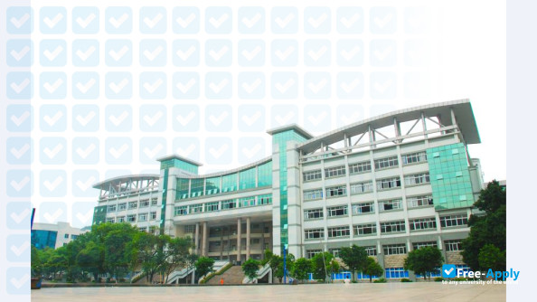 Guangxi Cadres University of Economics and Management фотография №5