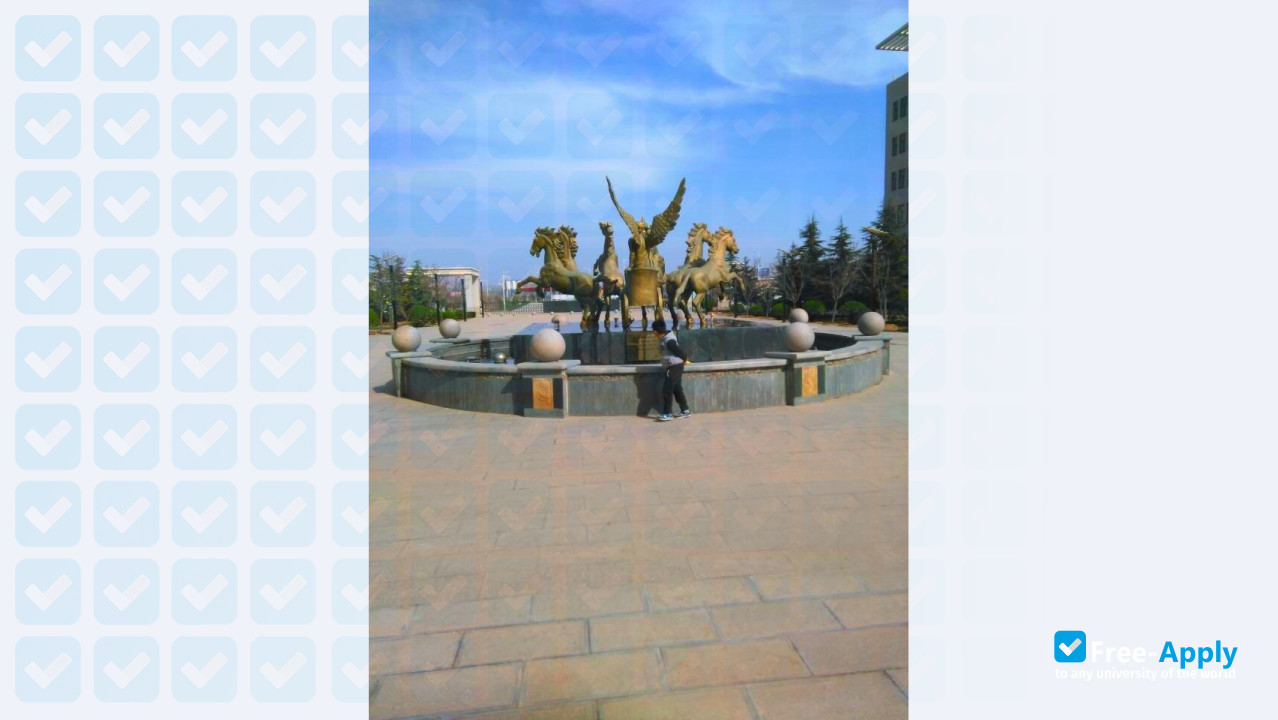 Zhengzhou Shuqing Medical College photo #8
