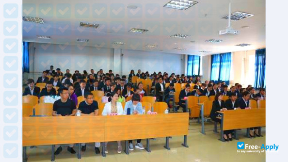 Jilin Province Economic Management Cadre College фотография №8