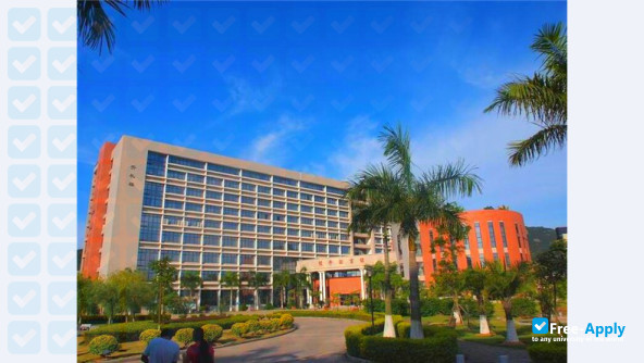 Xiamen Huaxia University photo