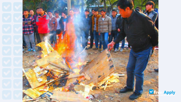 Foto de la Hebei Youth Cadres Administrative College #1