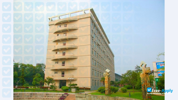 Foto de la College of Technology and Art Jingdezhen Ceramic Institute #6