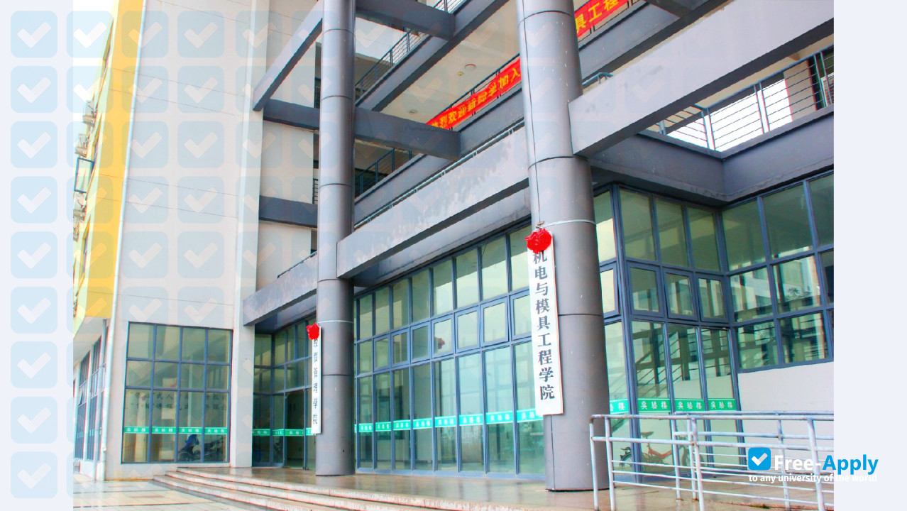 Foto de la Taizhou Vocational College of Science & Technology #2