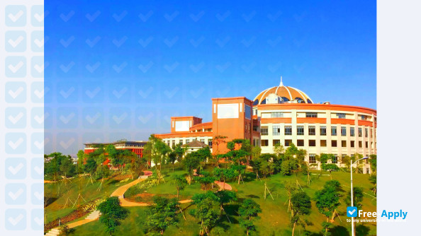 Guangzhou Medical University photo #9
